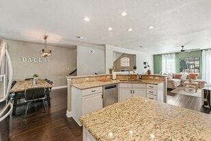 4007 Brownstone Ct in Dallas, TX - Building Photo