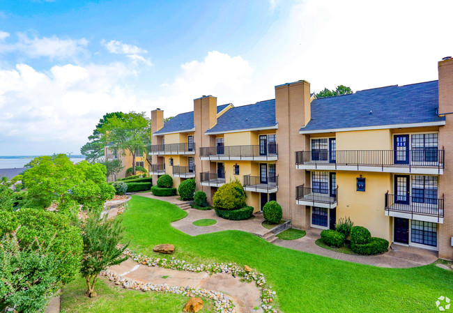 Cross Lake Apartment Homes photo'