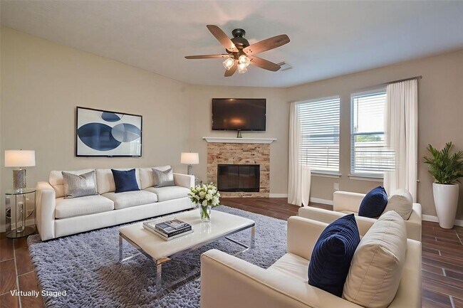 17010 Maricella Cir in Houston, TX - Building Photo - Building Photo