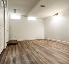 313 Bronte Rd in Oakville, ON - Building Photo - Building Photo