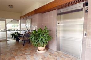 49 Majorca Ave in Coral Gables, FL - Building Photo - Building Photo