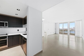 540 West Ave, Unit # 2211 in Miami Beach, FL - Building Photo - Building Photo