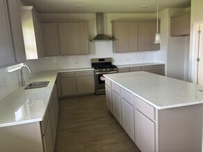 101 Growers Ave in Poteet, TX - Building Photo - Building Photo