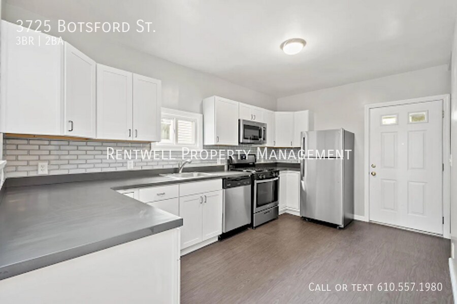 3725 Botsford St in Munhall, PA - Building Photo