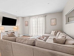 100 Shearwater Ct E in Jersey City, NJ - Building Photo - Building Photo