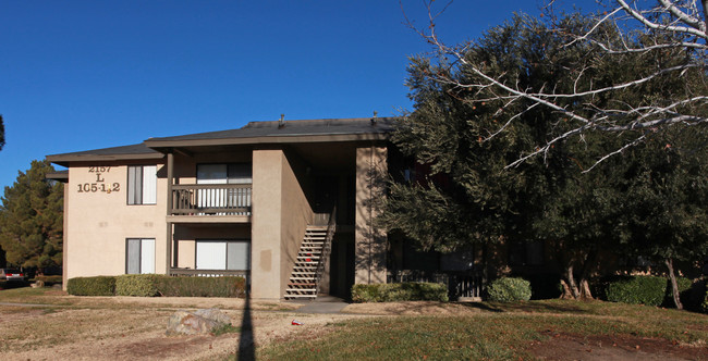 Cedar Ridge Apartments in Lancaster, CA - Building Photo - Building Photo