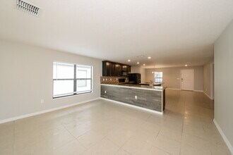 911 Culbreath Grn Ct in Ruskin, FL - Building Photo - Building Photo