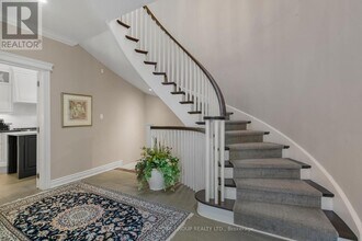 516 Quail Ridge Dr in Aurora, ON - Building Photo - Building Photo