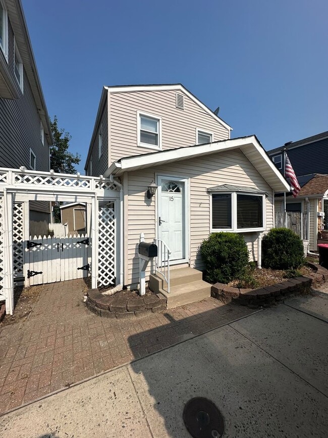 property at 15 Waterview Pl