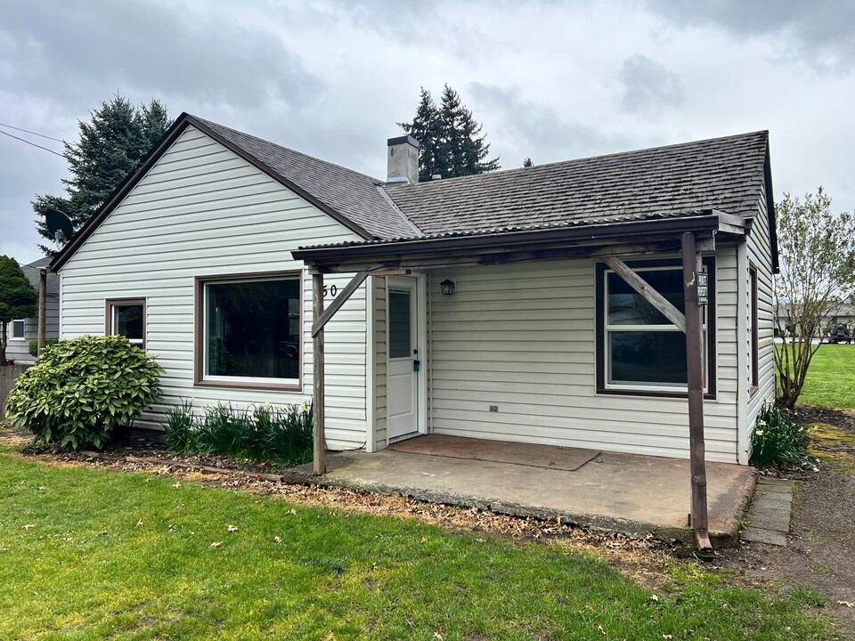 650 Tangent St in Lebanon, OR - Foto de edificio