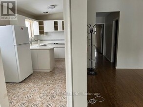 1 Brady Crescent in Toronto, ON - Building Photo - Building Photo
