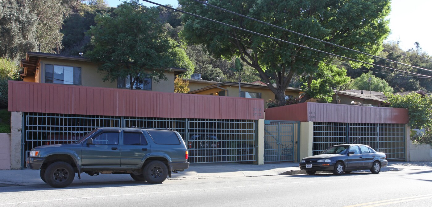 3708-3712 Griffin Ave in Los Angeles, CA - Foto de edificio