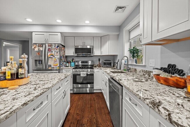 297 D St in Boston, MA - Building Photo - Building Photo