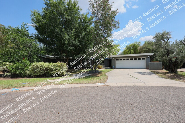 3237 E Meadowbrook Ave in Phoenix, AZ - Foto de edificio - Building Photo