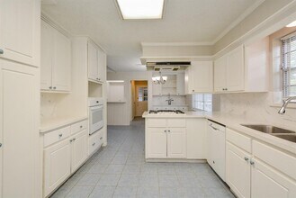 5827 Lodge Creek Dr in Houston, TX - Building Photo - Building Photo