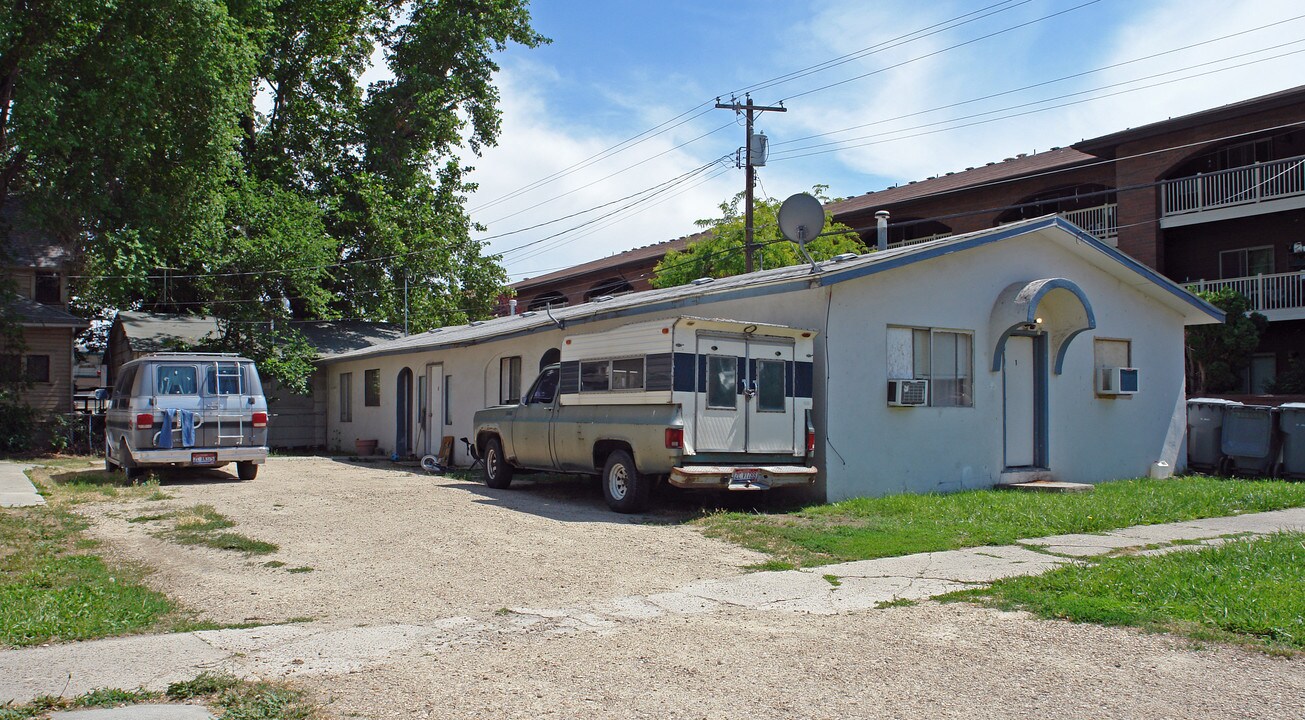 904 E Chicago St in Caldwell, ID - Building Photo