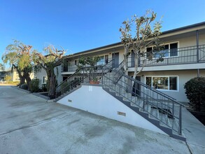 1/15 College Dr-Unit -9 College Drive in Ventura, CA - Foto de edificio - Building Photo