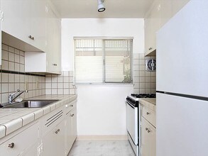 542 Forest Ave in Palo Alto, CA - Foto de edificio - Building Photo