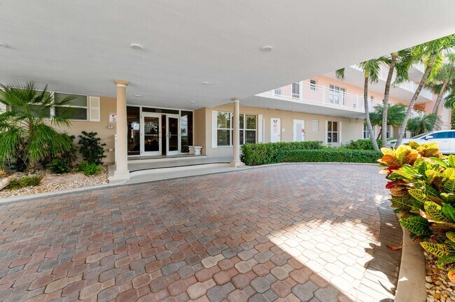 2921 S Ocean Blvd in Highland Beach, FL - Building Photo - Building Photo