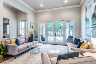 825 Carrie Ln in Lakewood Village, TX - Foto de edificio - Building Photo