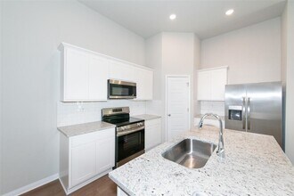 403 Cross Barn Blvd in Buda, TX - Building Photo - Building Photo