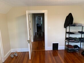 1081 Broadway, Unit 1 in Somerville, MA - Foto de edificio - Building Photo
