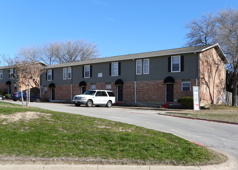 Normandale Manor in Fort Worth, TX - Building Photo