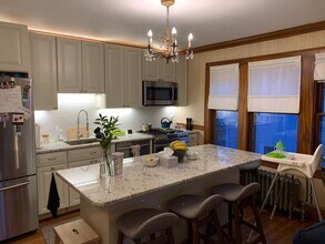 22 Bayard St, Unit 2 in Boston, MA - Foto de edificio - Building Photo