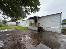 14126 Waxahachie St in Houston, TX - Building Photo