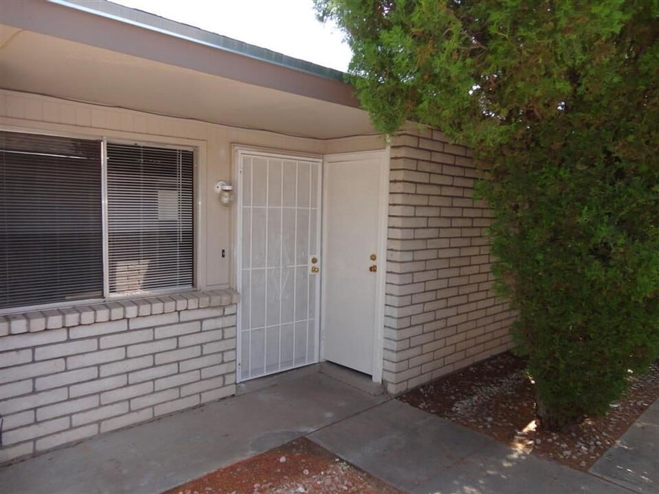 3022 E Glen Dr in El Paso, TX - Building Photo