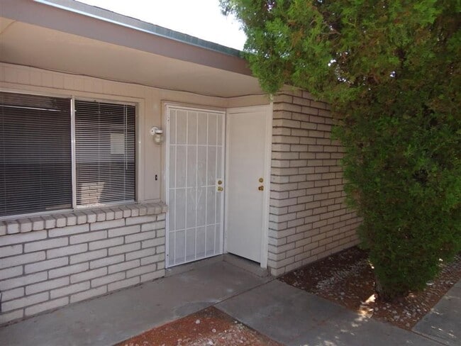 property at 3022 E Glen Dr