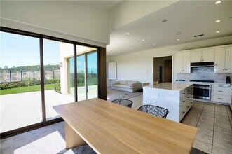 104 Winnett in Irvine, CA - Foto de edificio - Building Photo
