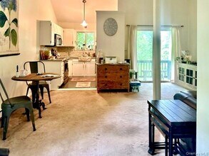 8 Sunset Dr in Bedford Hills, NY - Building Photo - Building Photo