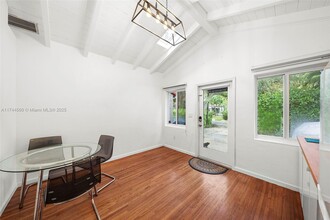 236 NE 85th St-Unit -N in El Portal, FL - Building Photo - Building Photo