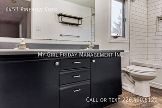 645 B Pinerow Crescent in Waterloo, ON - Building Photo - Building Photo