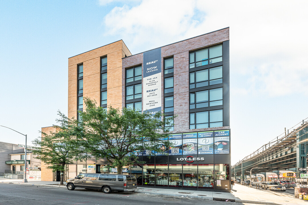 The Jax in Jackson Heights, NY - Foto de edificio