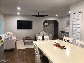 2111 Waylife Ct in Alva, FL - Foto de edificio - Building Photo