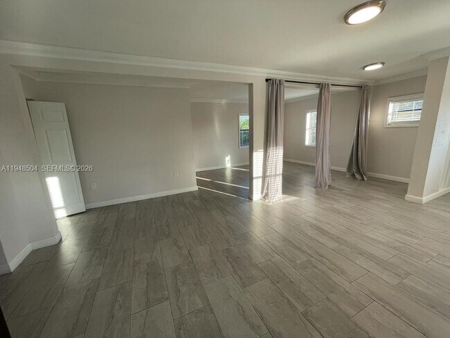 4700 W Flagler St in Miami, FL - Foto de edificio - Building Photo