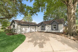13607 Salisbury Dr in Sugar Land, TX - Building Photo - Building Photo