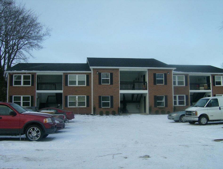104 E North St in Rossville, IN - Building Photo