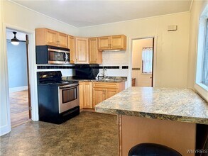 4 St Johns Pl in Buffalo, NY - Building Photo - Building Photo
