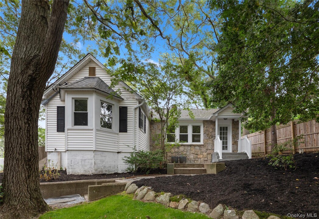 414 Echo Ave in Sound Beach, NY - Building Photo
