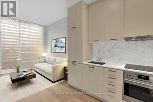 10 Honeycrisp Cres in Vaughan, ON - Building Photo