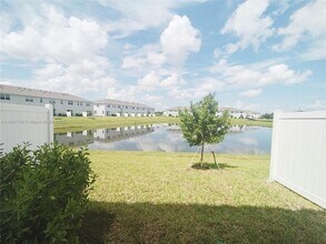 390 SE Crossoak Ln in Port St. Lucie, FL - Building Photo - Building Photo