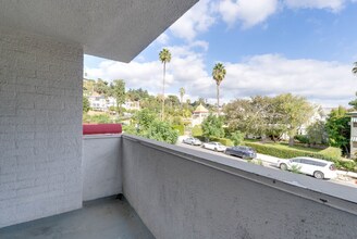 1755 N Orange Dr in Los Angeles, CA - Building Photo - Building Photo