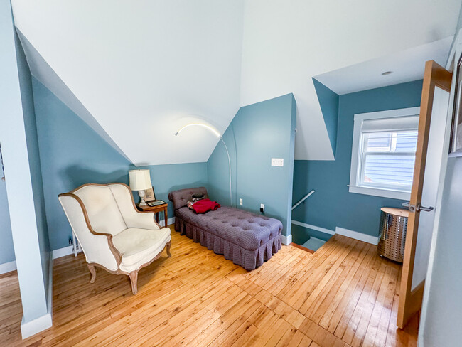 3 Howland St