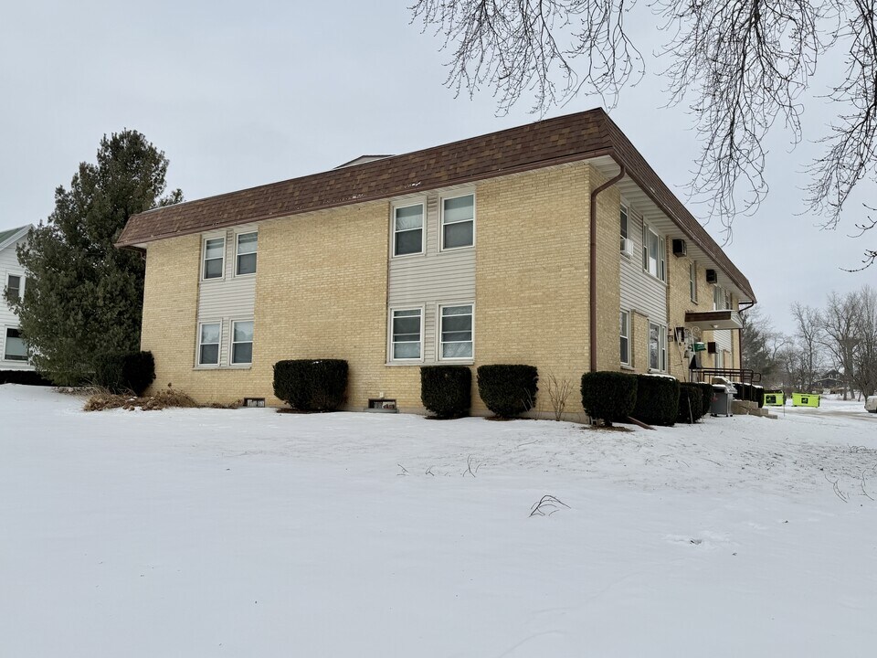 236 Walworth St in Sharon, WI - Building Photo