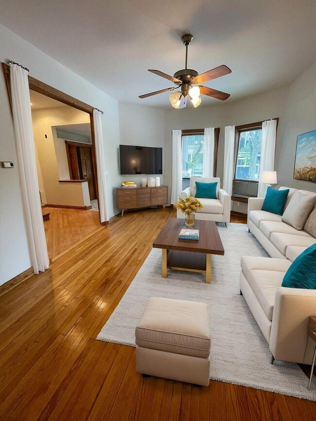 3857 N Hermitage Ave in Chicago, IL - Building Photo - Building Photo