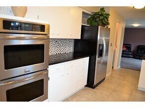 5463 SW Tree St in Lake Oswego, OR - Building Photo - Building Photo