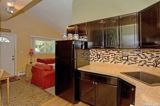 843 Outlook Ave in West Babylon, NY - Building Photo - Building Photo